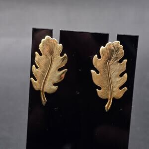Gold Tone Leaf Earrings Pierced Post Stud Fall Autumn Costume Jewelry